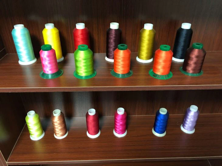 108D / 2 tråd av broderigarn i polyester